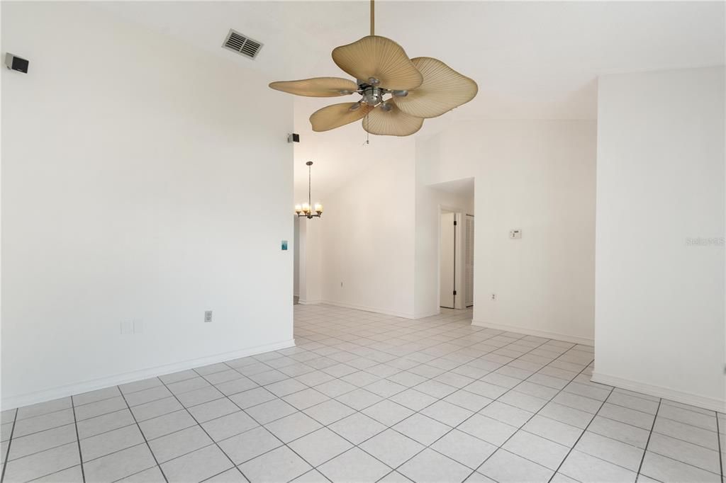 待售: $225,000 (2 贝兹, 1 浴室, 1032 平方英尺)