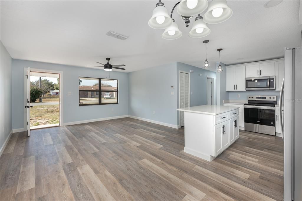 En Venta: $244,900 (3 camas, 2 baños, 1032 Pies cuadrados)