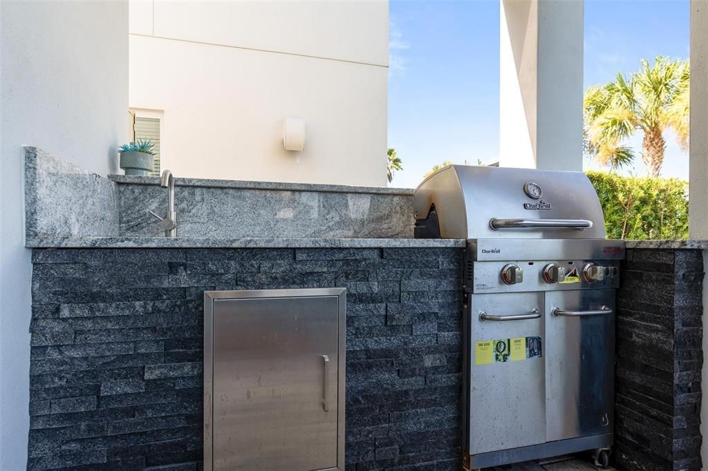 En Venta: $1,000,000 (5 camas, 5 baños, 3428 Pies cuadrados)