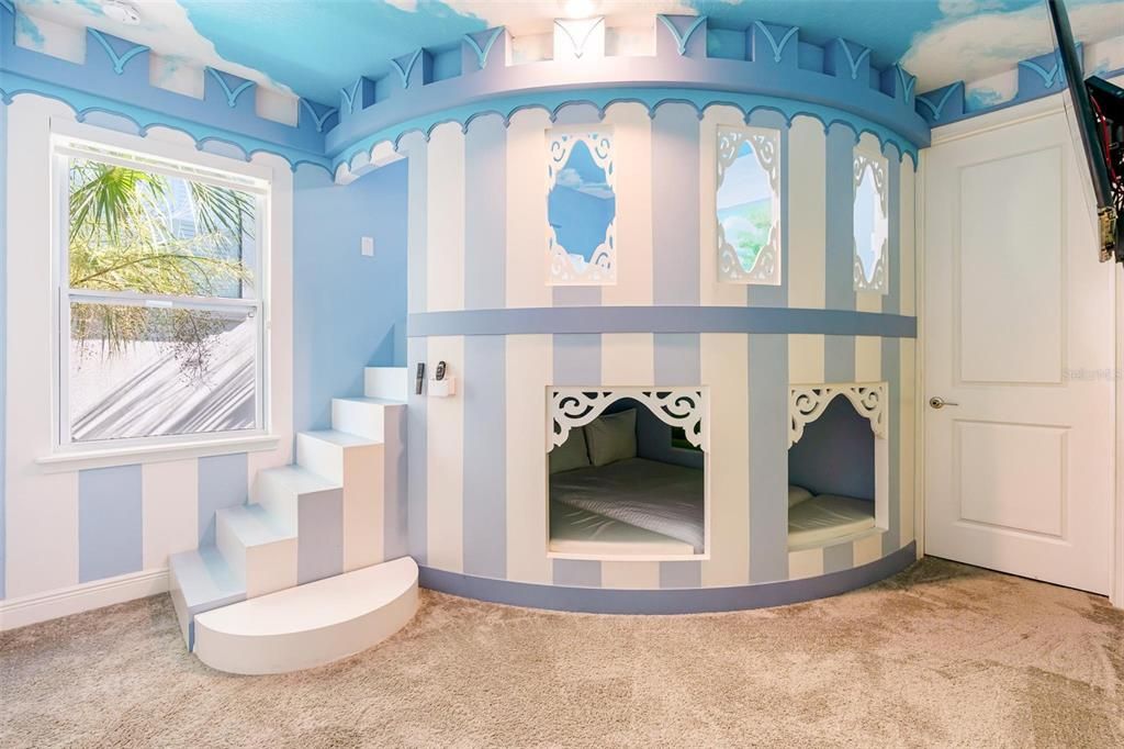 En Venta: $1,000,000 (5 camas, 5 baños, 3428 Pies cuadrados)