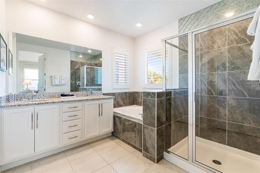 En Venta: $1,000,000 (5 camas, 5 baños, 3428 Pies cuadrados)