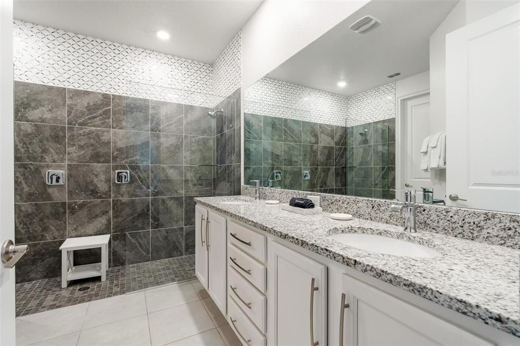 En Venta: $1,000,000 (5 camas, 5 baños, 3428 Pies cuadrados)