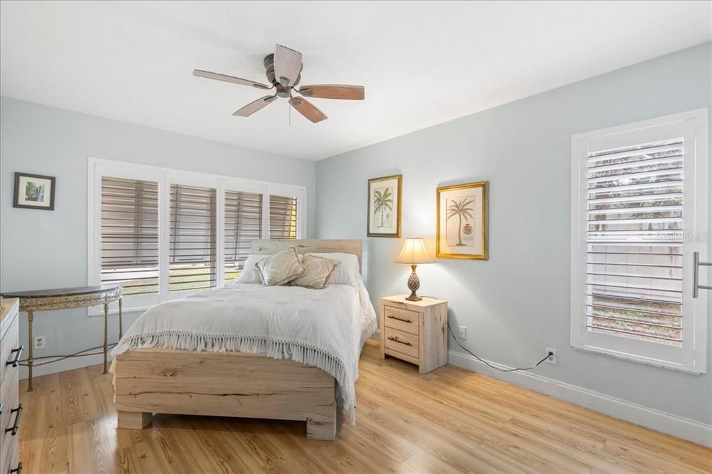 На продажу: $359,900 (3 спален, 2 ванн, 1218 Квадратных фут)