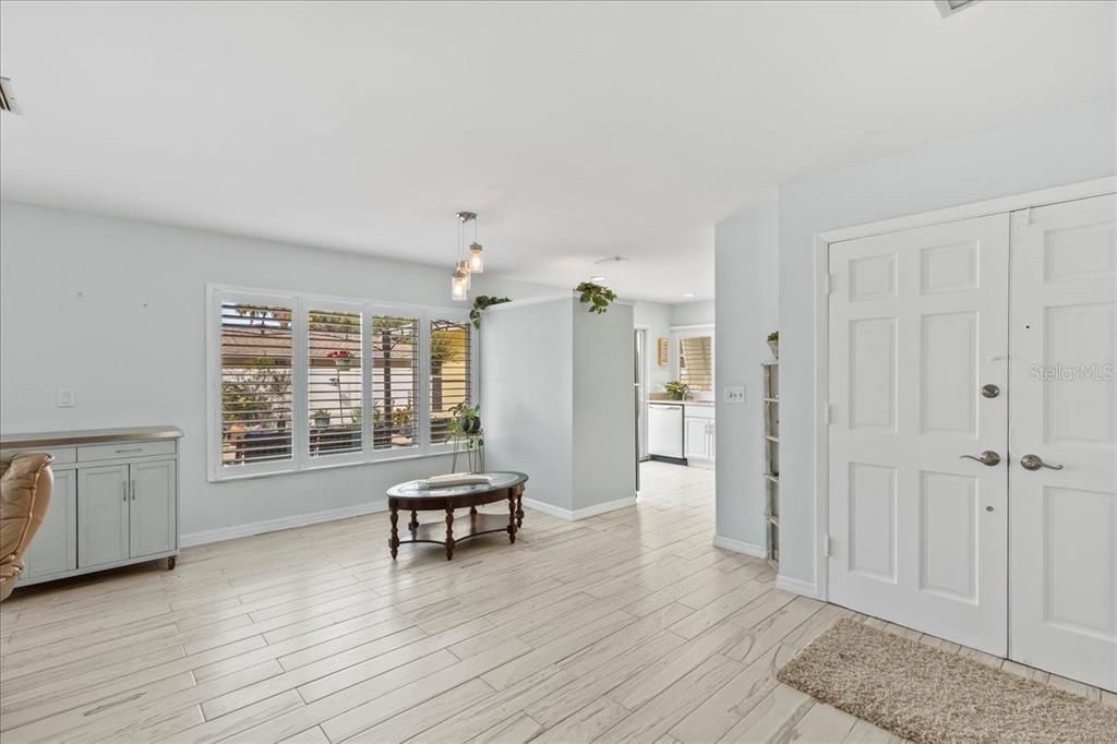 На продажу: $359,900 (3 спален, 2 ванн, 1218 Квадратных фут)