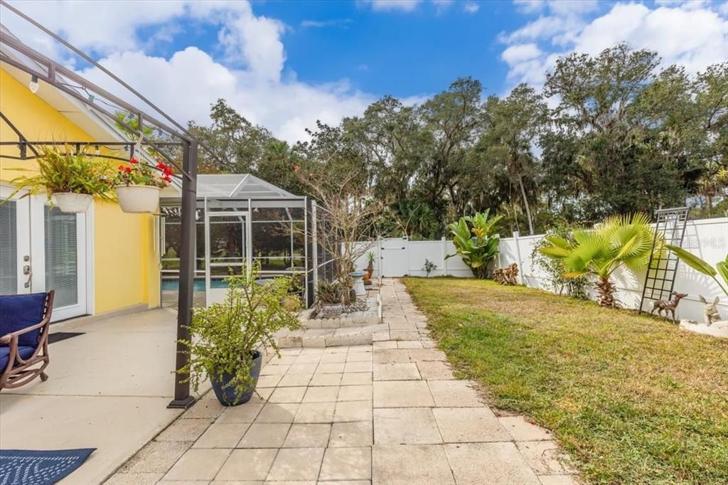 На продажу: $359,900 (3 спален, 2 ванн, 1218 Квадратных фут)