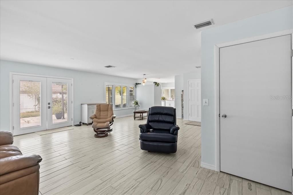 На продажу: $359,900 (3 спален, 2 ванн, 1218 Квадратных фут)