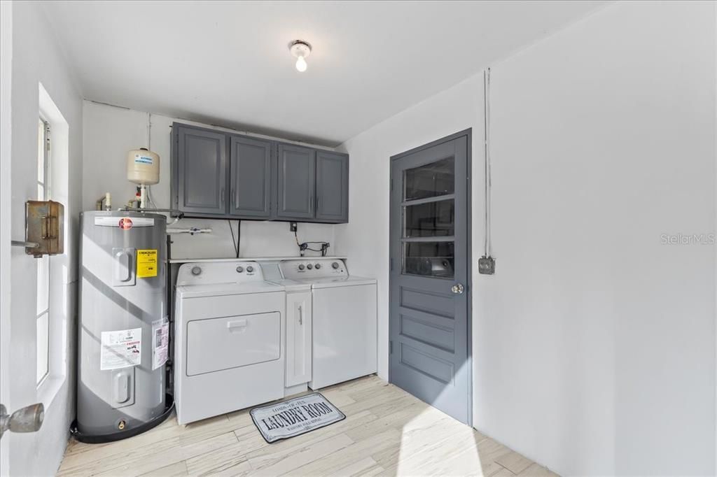 На продажу: $359,900 (3 спален, 2 ванн, 1218 Квадратных фут)