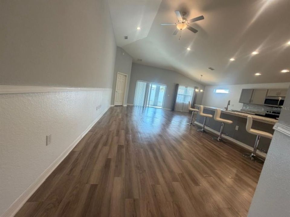 En Venta: $410,000 (4 camas, 2 baños, 2053 Pies cuadrados)