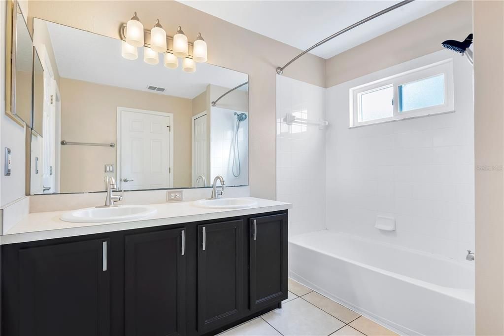 待售: $432,500 (3 贝兹, 2 浴室, 1717 平方英尺)