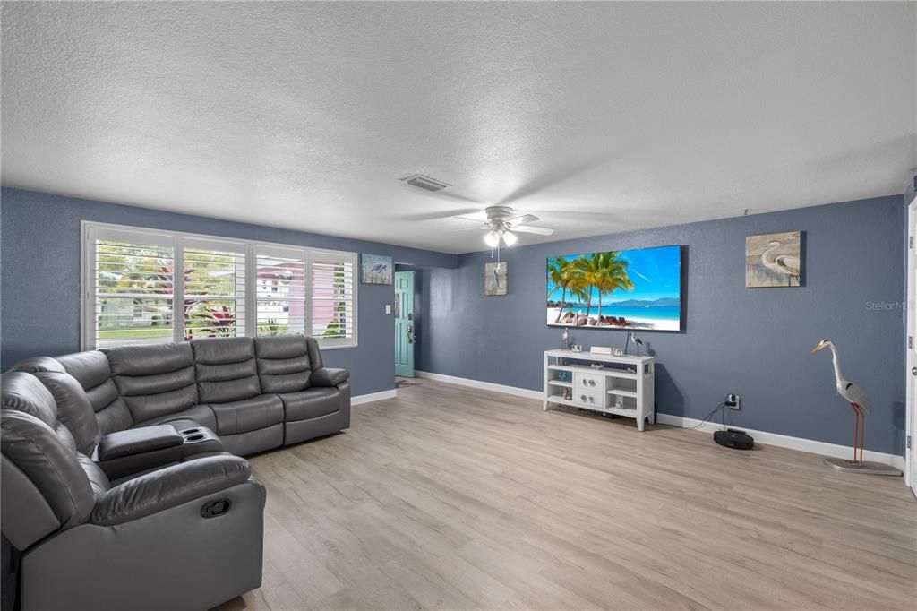 For Sale: $575,000 (3 beds, 2 baths, 2132 Square Feet)