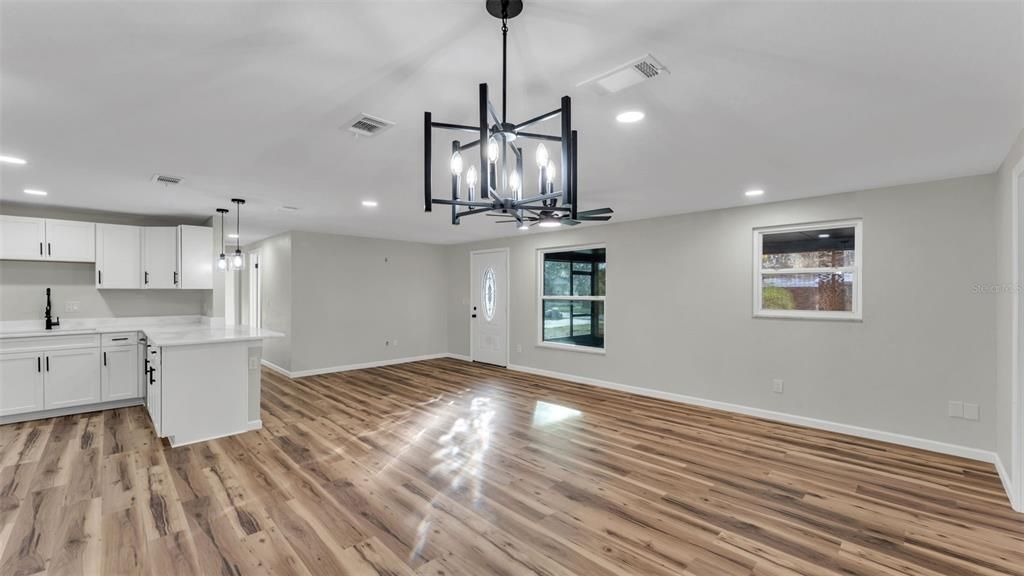 For Sale: $324,900 (4 beds, 3 baths, 1464 Square Feet)