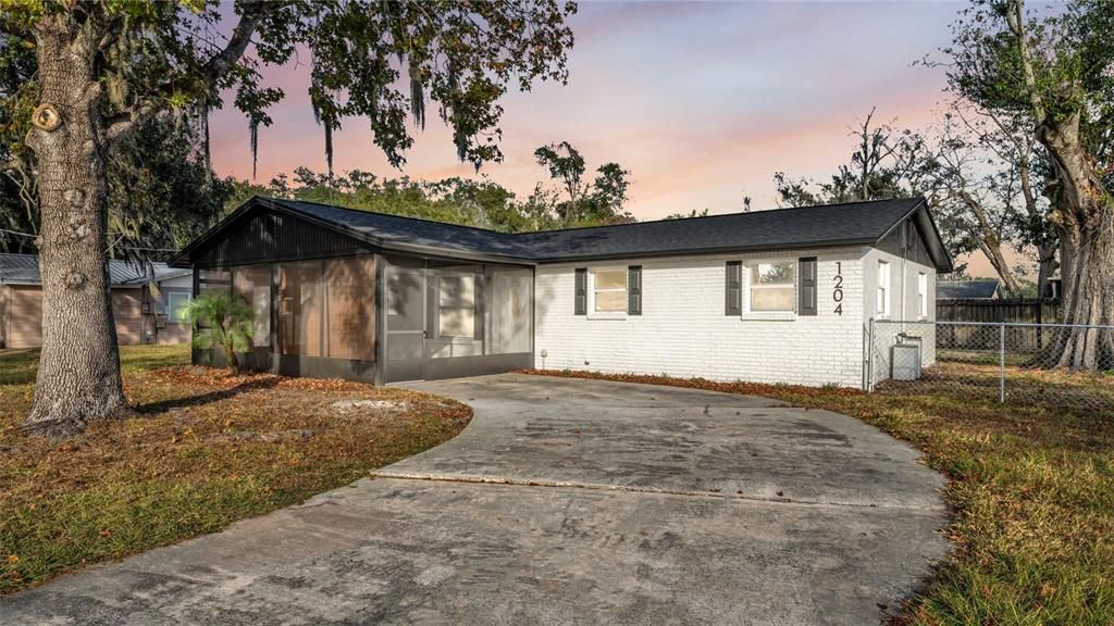 For Sale: $324,900 (4 beds, 3 baths, 1464 Square Feet)