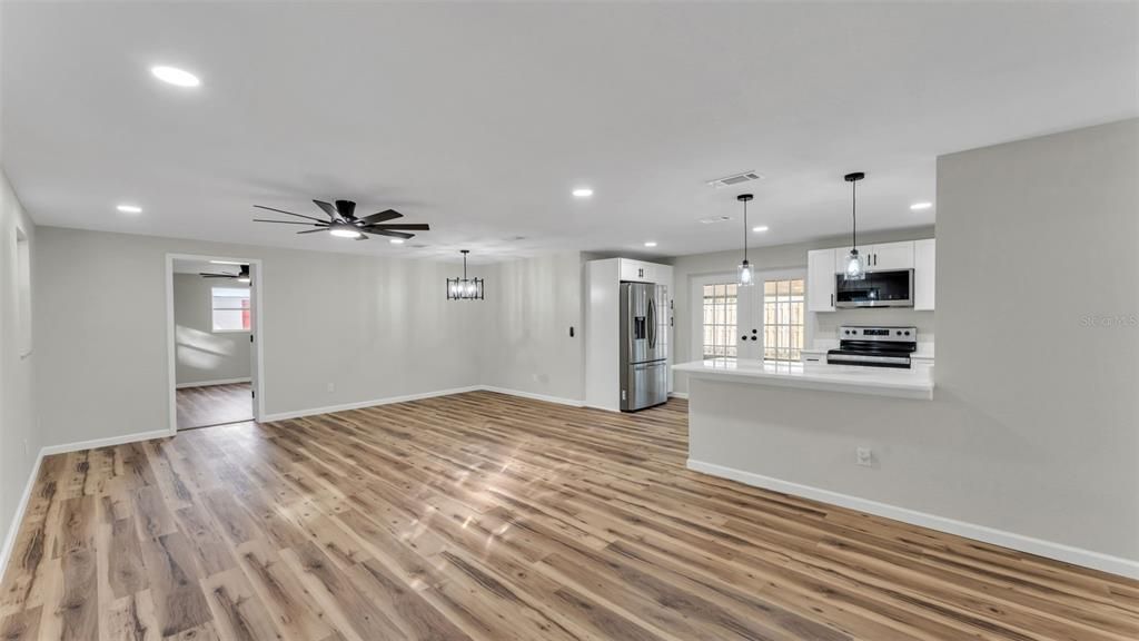 For Sale: $324,900 (4 beds, 3 baths, 1464 Square Feet)