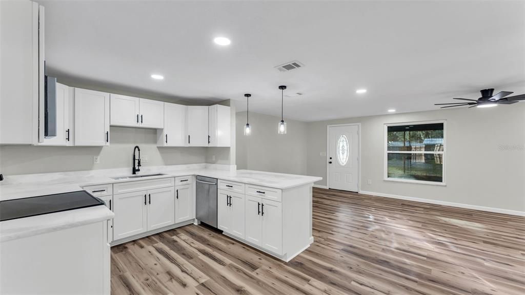 For Sale: $324,900 (4 beds, 3 baths, 1464 Square Feet)