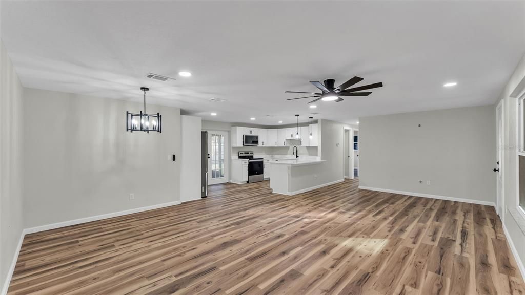 For Sale: $324,900 (4 beds, 3 baths, 1464 Square Feet)