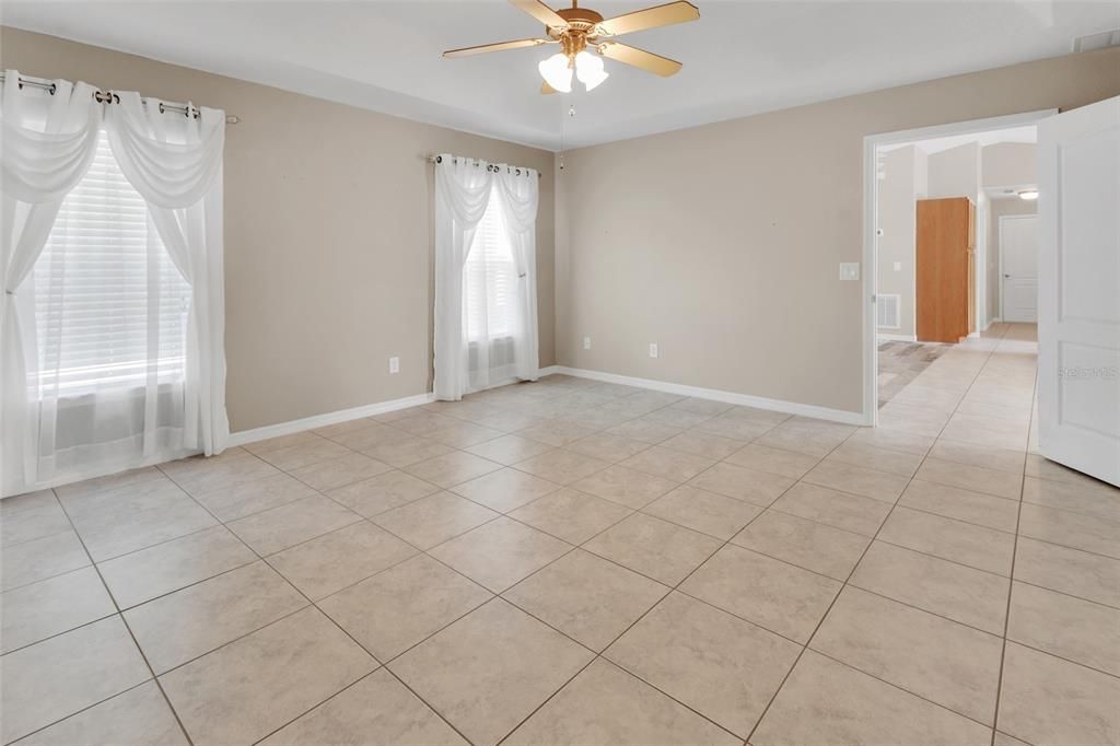 Activo con contrato: $314,900 (2 camas, 2 baños, 1411 Pies cuadrados)