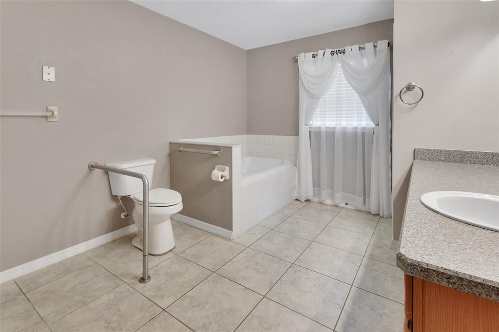 Activo con contrato: $314,900 (2 camas, 2 baños, 1411 Pies cuadrados)