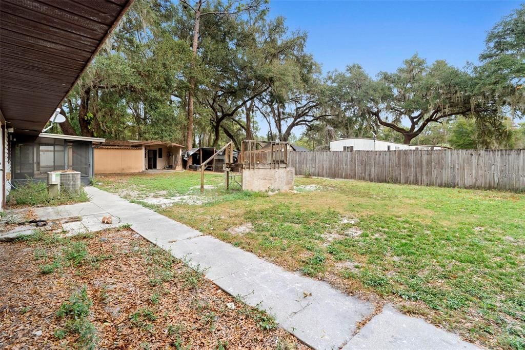 待售: $121,000 (3 贝兹, 2 浴室, 2198 平方英尺)