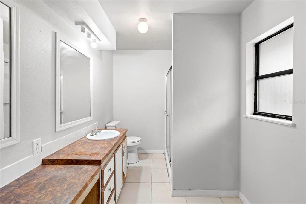 待售: $121,000 (3 贝兹, 2 浴室, 2198 平方英尺)