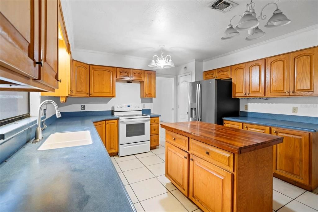 待售: $121,000 (3 贝兹, 2 浴室, 2198 平方英尺)