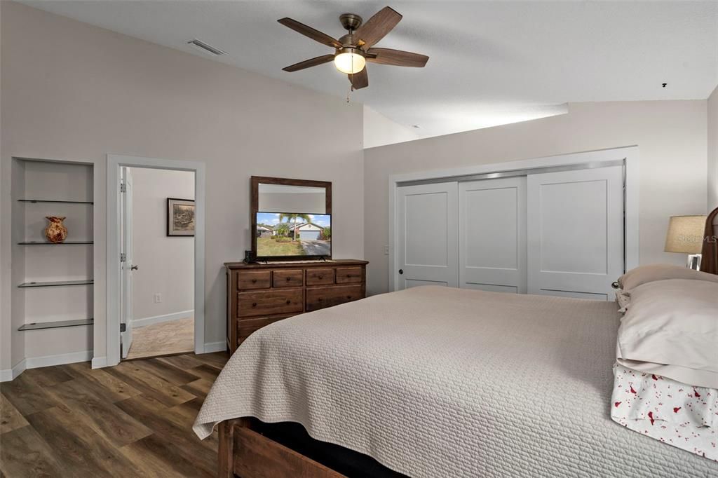 For Sale: $565,000 (3 beds, 2 baths, 1610 Square Feet)