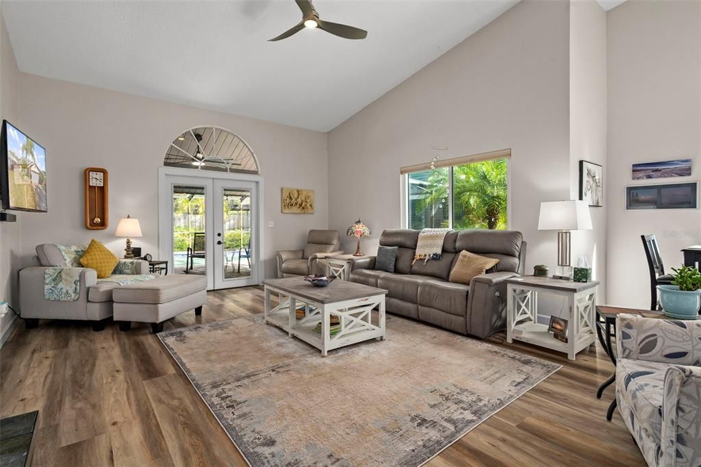 For Sale: $565,000 (3 beds, 2 baths, 1610 Square Feet)