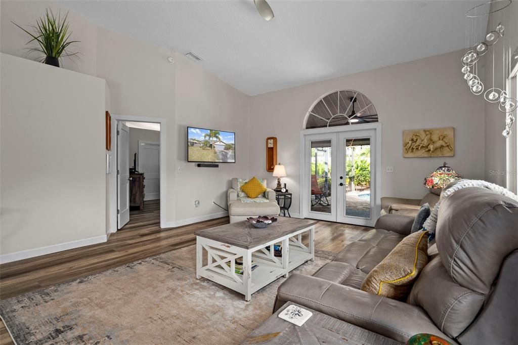 For Sale: $565,000 (3 beds, 2 baths, 1610 Square Feet)