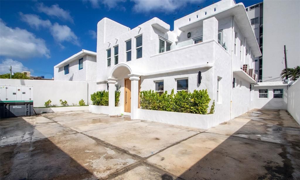 For Sale: $2,430,000 (6 beds, 6 baths, 3306 Square Feet)