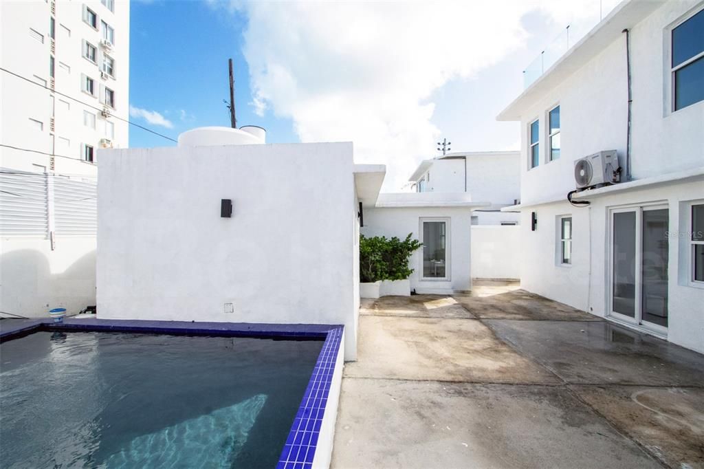 For Sale: $2,430,000 (6 beds, 6 baths, 3306 Square Feet)