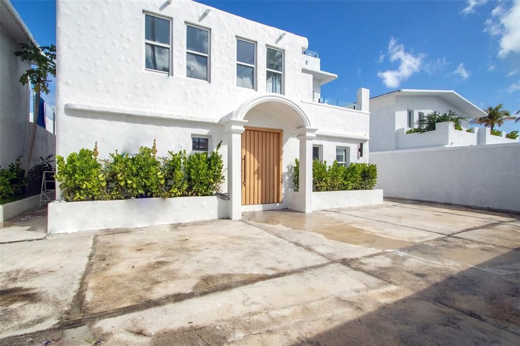 For Sale: $2,430,000 (6 beds, 6 baths, 3306 Square Feet)