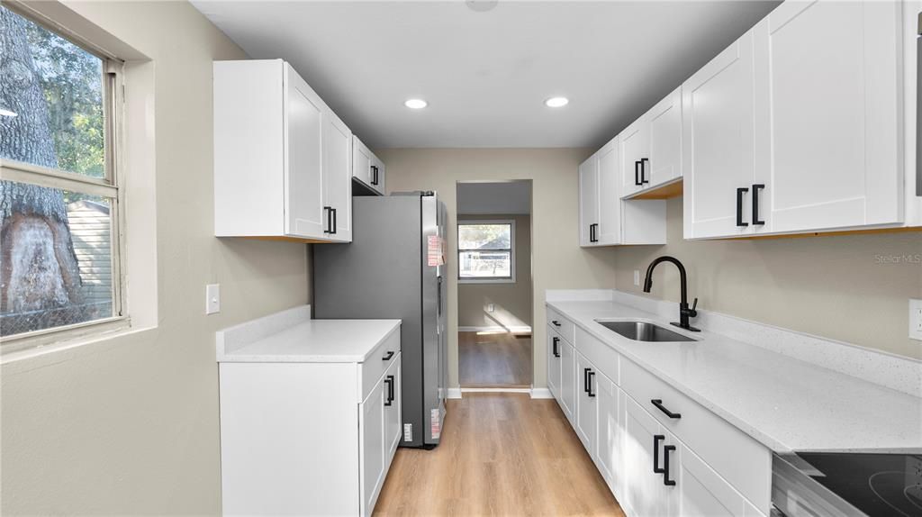 For Sale: $225,000 (3 beds, 1 baths, 994 Square Feet)