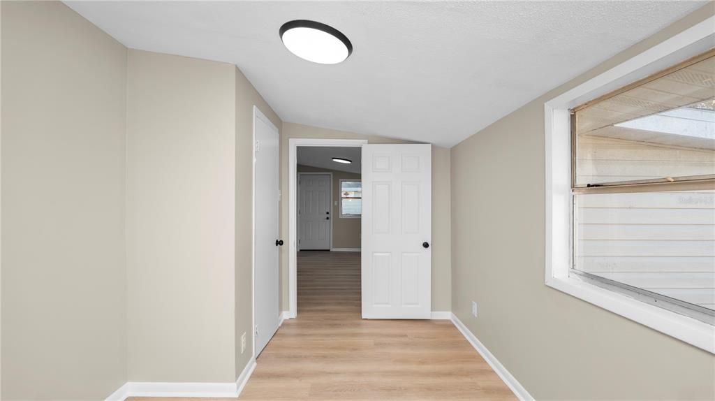 For Sale: $225,000 (3 beds, 1 baths, 994 Square Feet)