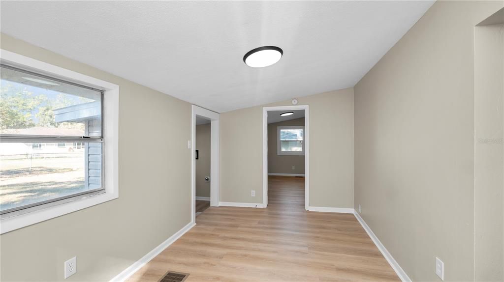 For Sale: $225,000 (3 beds, 1 baths, 994 Square Feet)