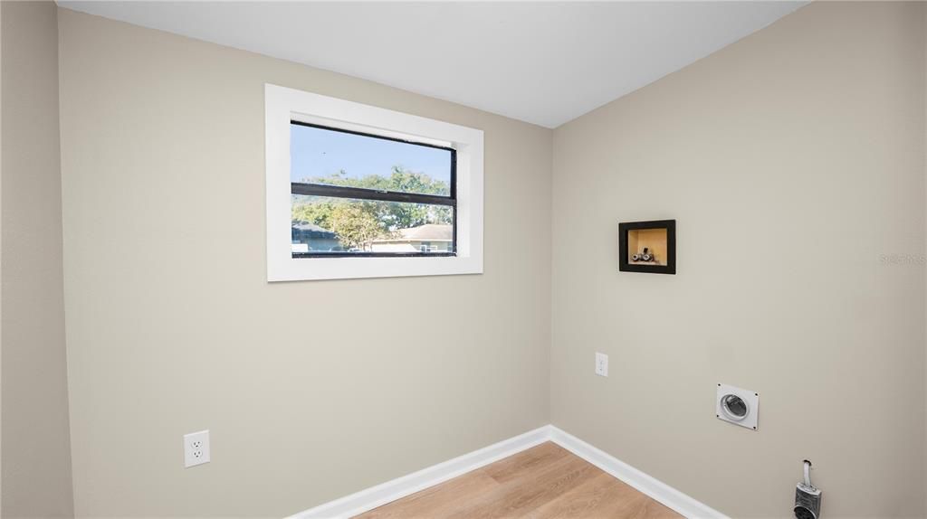 For Sale: $225,000 (3 beds, 1 baths, 994 Square Feet)