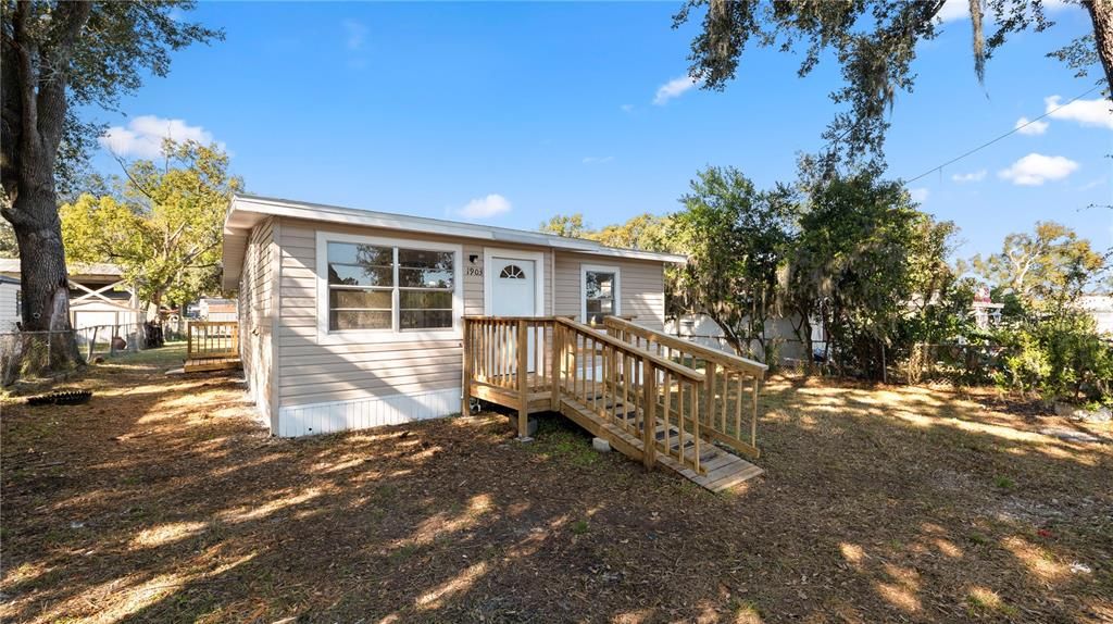 For Sale: $225,000 (3 beds, 1 baths, 994 Square Feet)