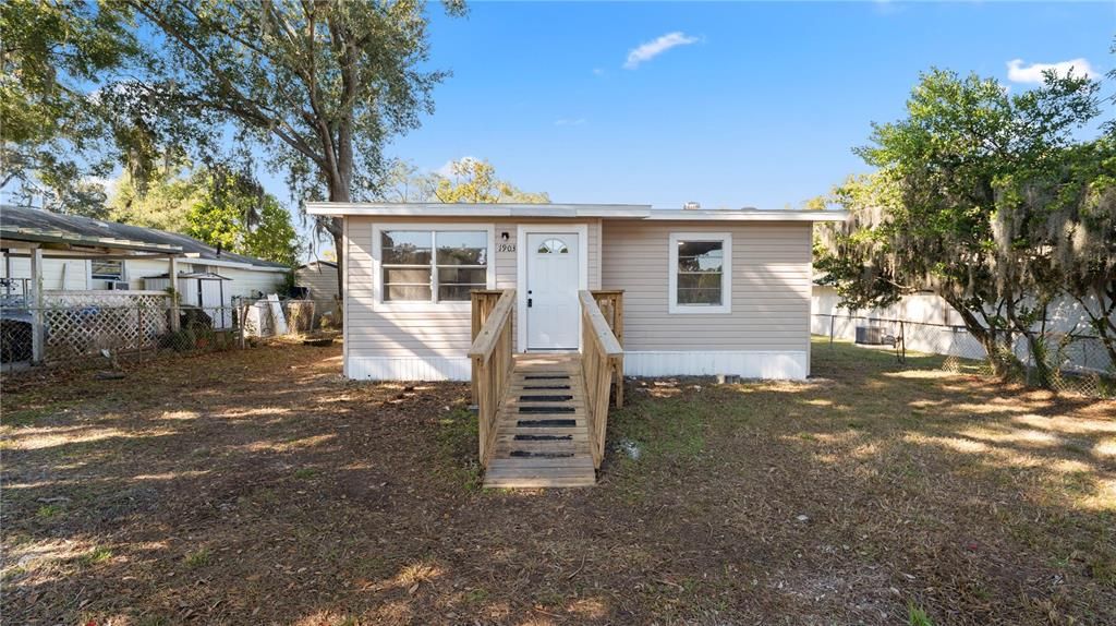 For Sale: $225,000 (3 beds, 1 baths, 994 Square Feet)