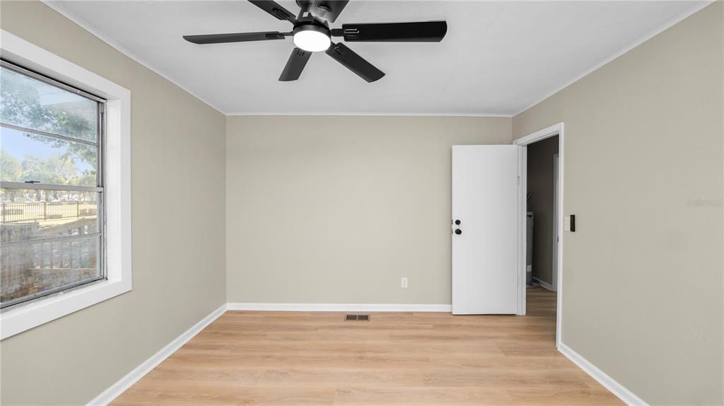 For Sale: $225,000 (3 beds, 1 baths, 994 Square Feet)