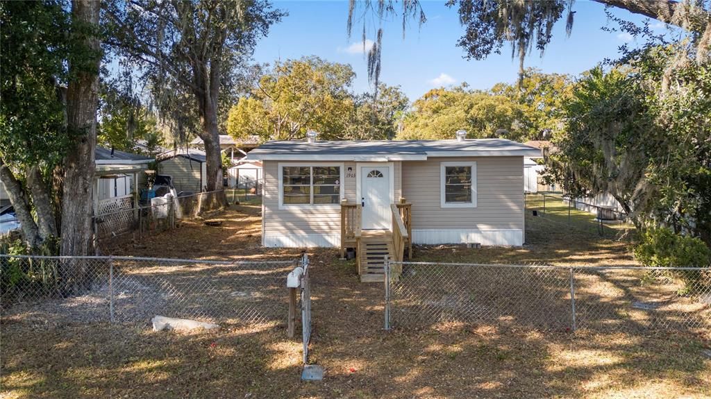 For Sale: $225,000 (3 beds, 1 baths, 994 Square Feet)