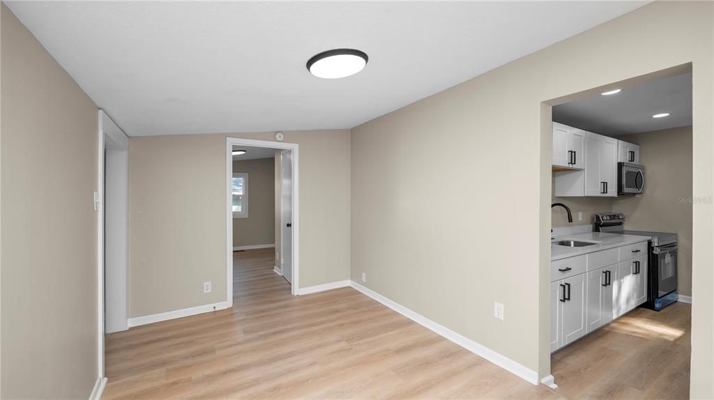 For Sale: $225,000 (3 beds, 1 baths, 994 Square Feet)