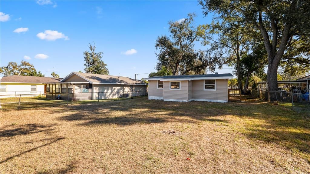 For Sale: $225,000 (3 beds, 1 baths, 994 Square Feet)