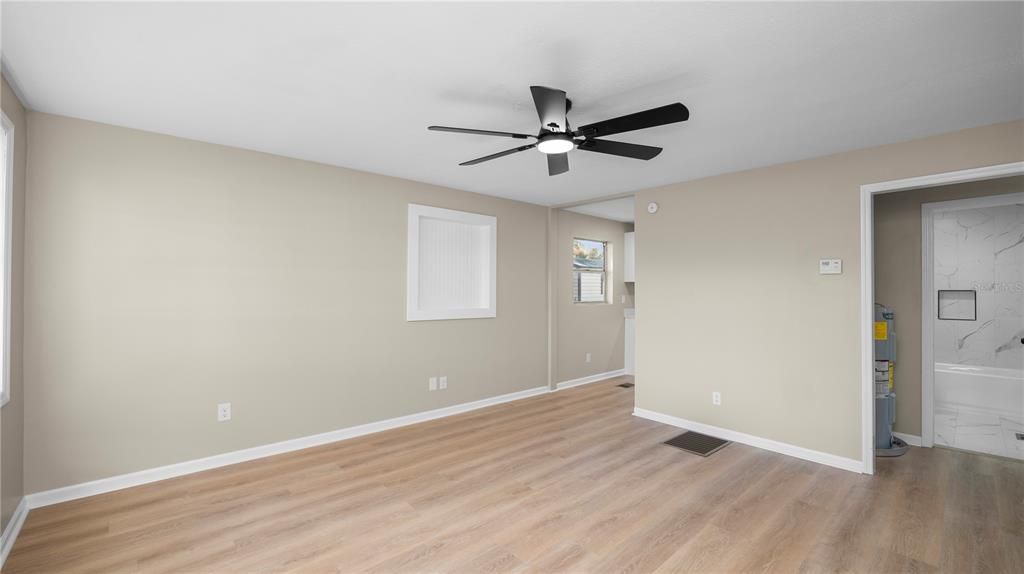 For Sale: $225,000 (3 beds, 1 baths, 994 Square Feet)