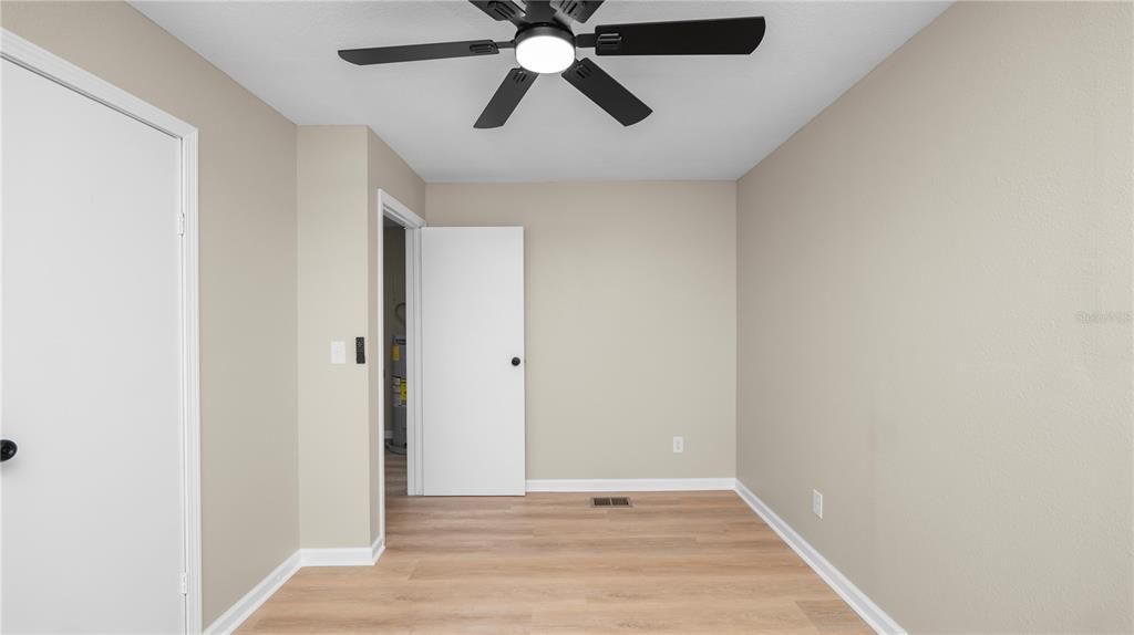 For Sale: $225,000 (3 beds, 1 baths, 994 Square Feet)