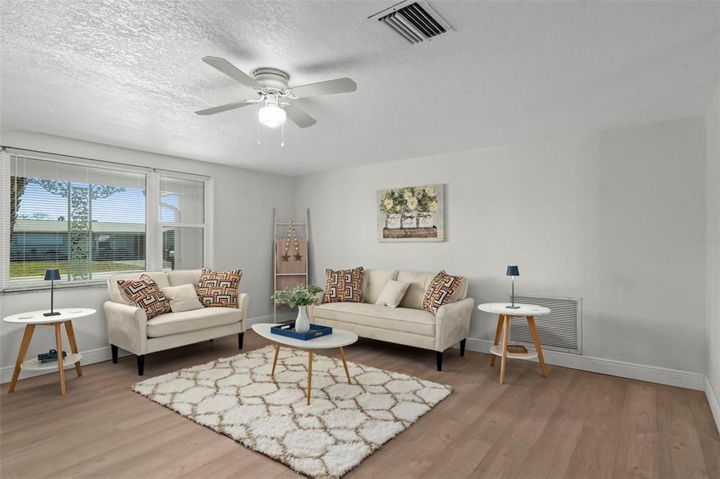 En Venta: $315,000 (3 camas, 2 baños, 1345 Pies cuadrados)