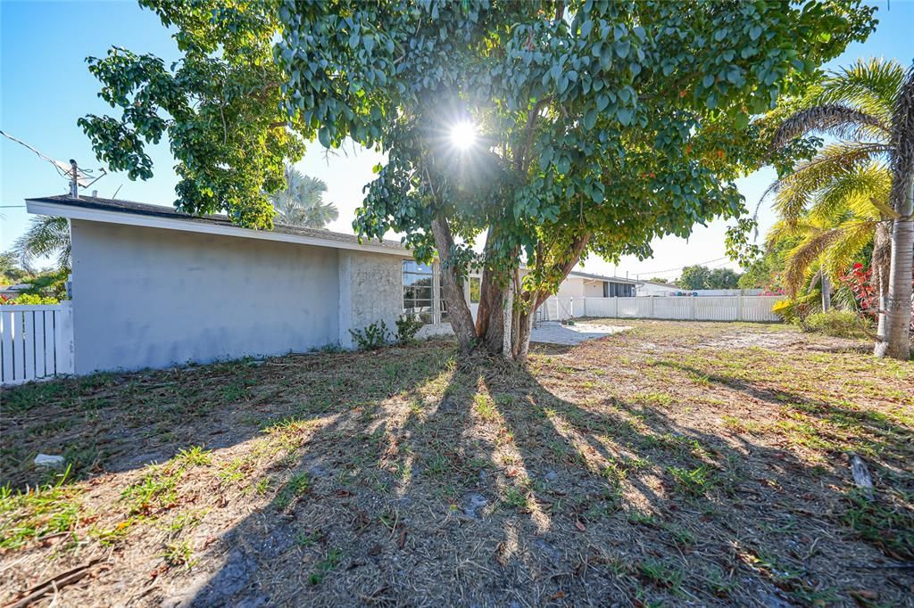 待售: $160,000 (2 贝兹, 2 浴室, 916 平方英尺)