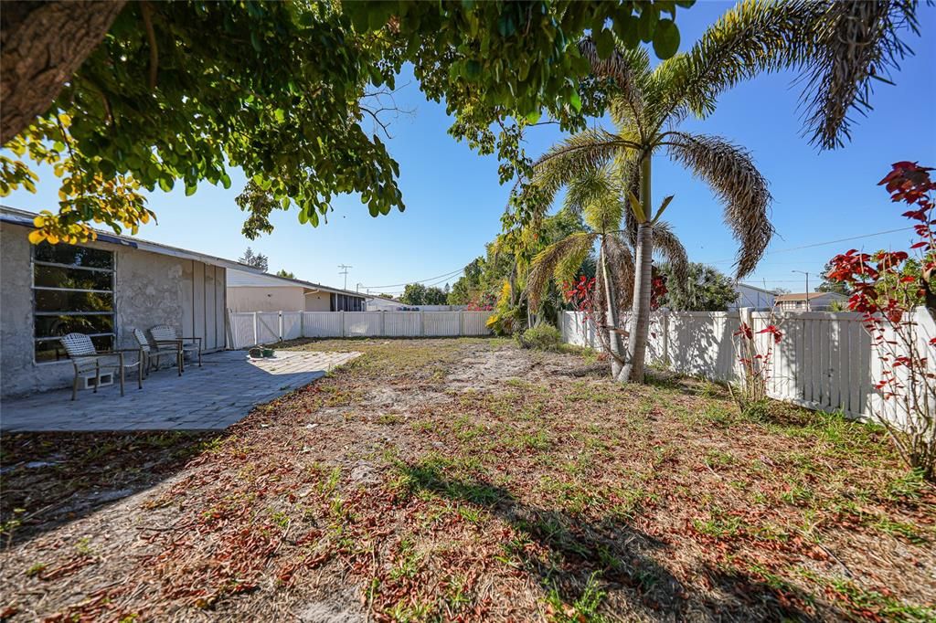 待售: $160,000 (2 贝兹, 2 浴室, 916 平方英尺)