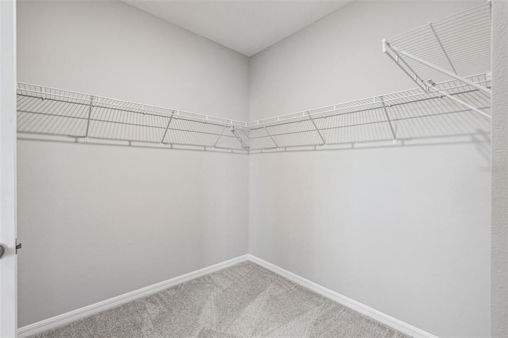 出租: $3,200 (4 贝兹, 3 浴室, 2500 平方英尺)