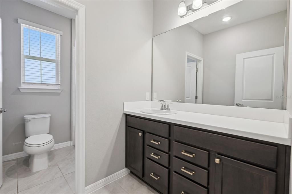 出租: $3,200 (4 贝兹, 3 浴室, 2500 平方英尺)