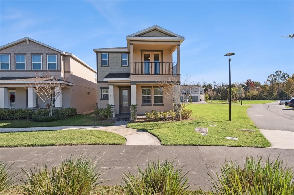 出租: $3,200 (4 贝兹, 3 浴室, 2500 平方英尺)