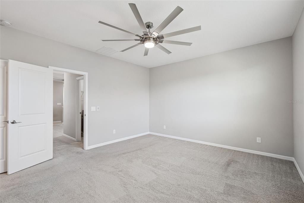 出租: $3,200 (4 贝兹, 3 浴室, 2500 平方英尺)