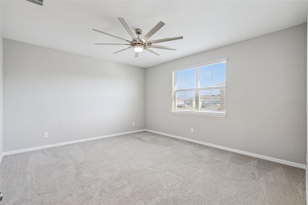 出租: $3,200 (4 贝兹, 3 浴室, 2500 平方英尺)